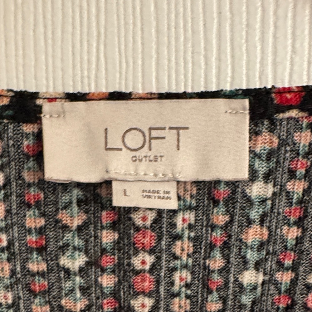 LOFT Floral Patterned Top - Picture 4 of 4